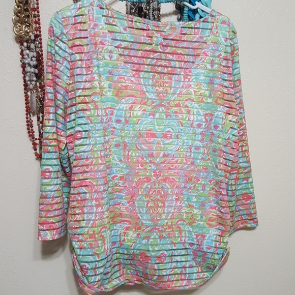 Beautiful blouse, it has several colors. - Picture 5 of 7